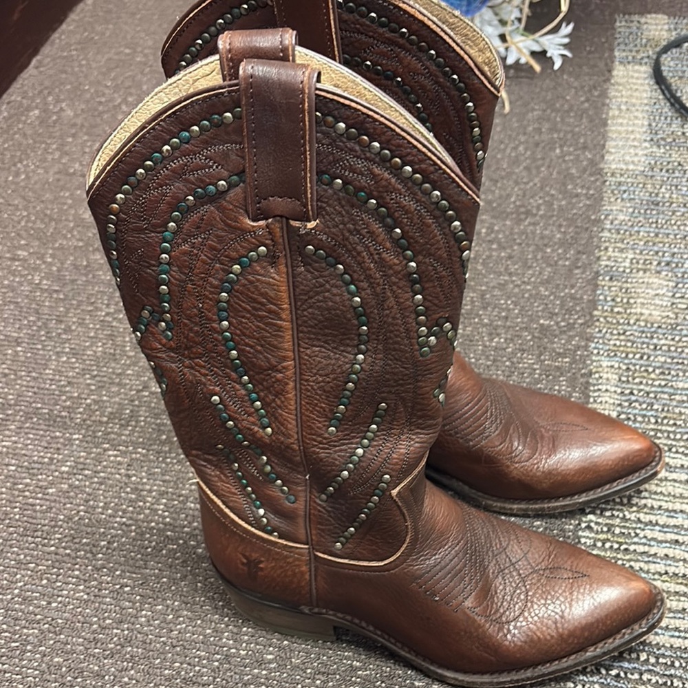 FRYE AND CO. Maple Billy Stud Pull On Boots